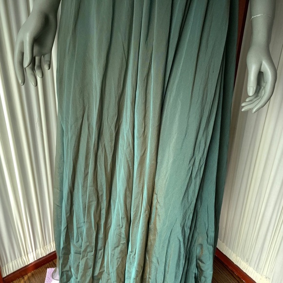 Carmen Marc Valvo 100% Silk Shimmering Green Long Evening Dress Y2K Size 4 - Picture 4 of 15